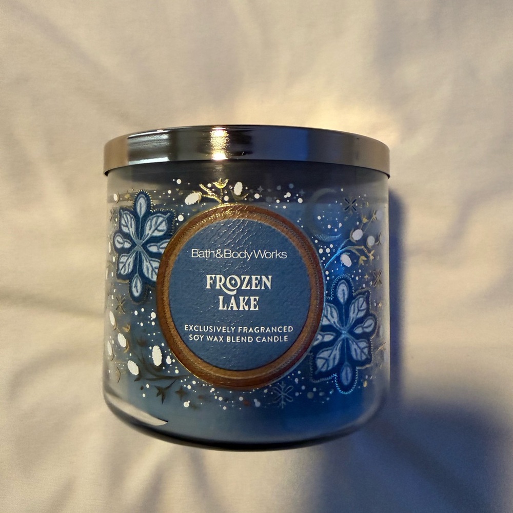 Bath & Body Works Frozen Lake Candle - Blue and Silver